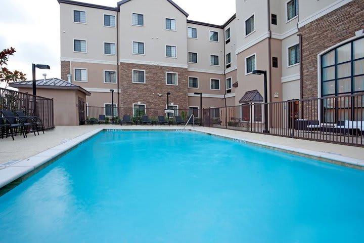 Pool at the Staybridge Suites Sea World hotel