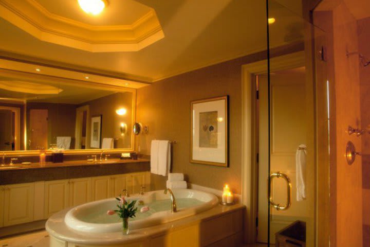 Baño de una junior suite en el JW Marriott Las Vegas Resort