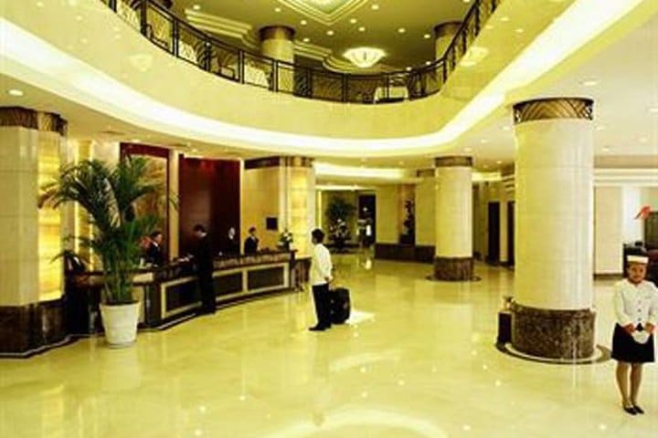 Lobby del hotel Bund en Shanghái en el distrito de Huangpu