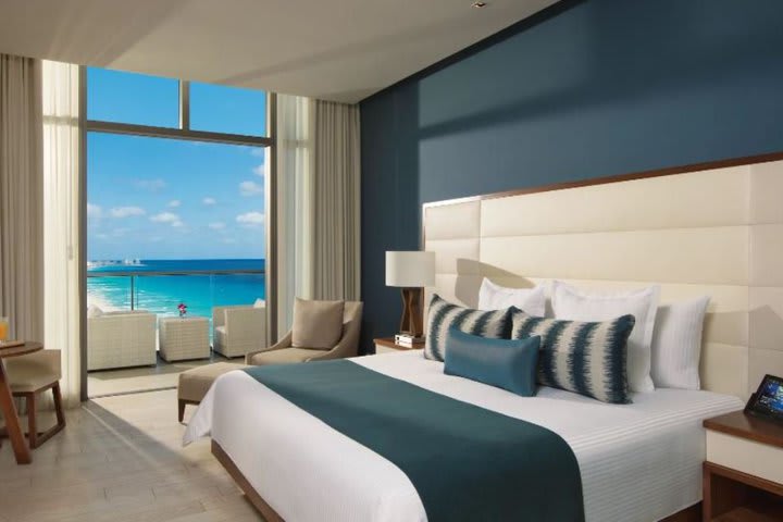 Img - Deluxe ocean view king - DXKOV
