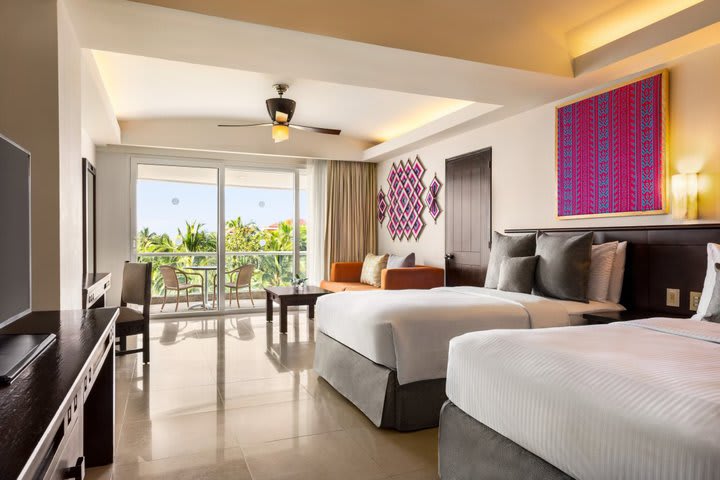 Junior suite double with tropical view