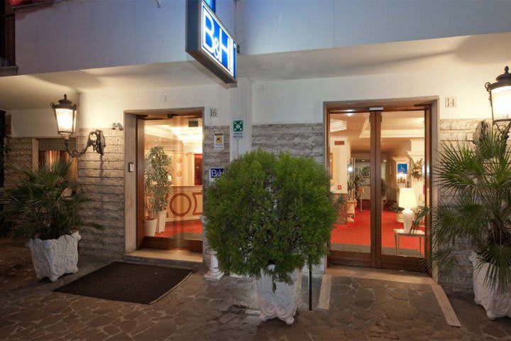 Entrada del Hotel Club House Roma