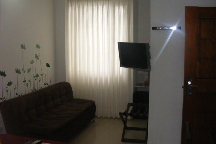 Sitting area in a guest room