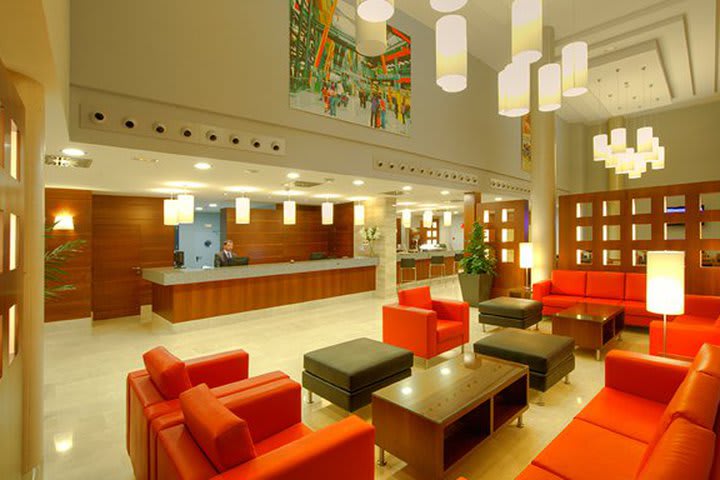 Recepción y lobby del Hotel Avant Torrejón