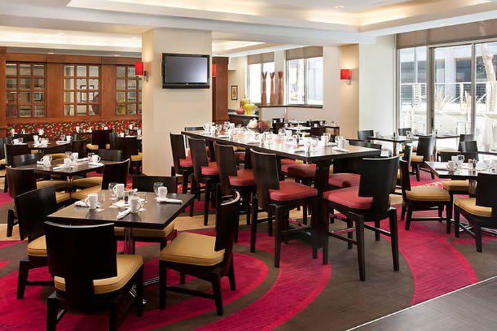 The Jasmine's restaurant at Courtyard by Marriott San Francisco serves breakfast