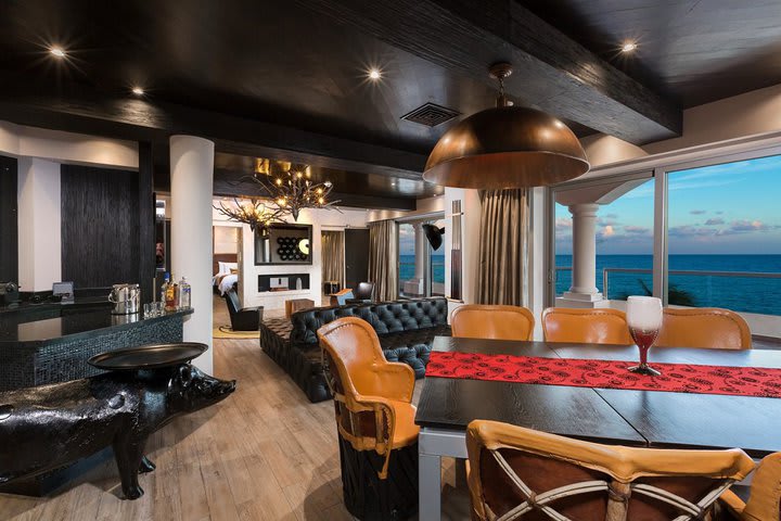 Oceanfront Suite Rock Star