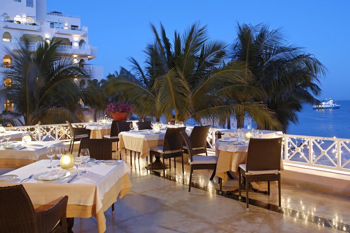 Terraza de Fellini's en el hotel Pueblo Bonito Rosé Resort & Spa en Los Cabos