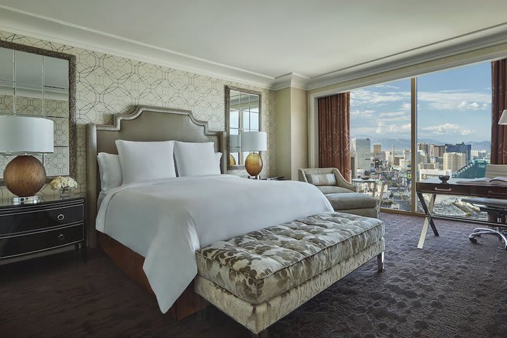 All rooms at the Four Seasons Las Vegas feature floor-to-ceiling windows