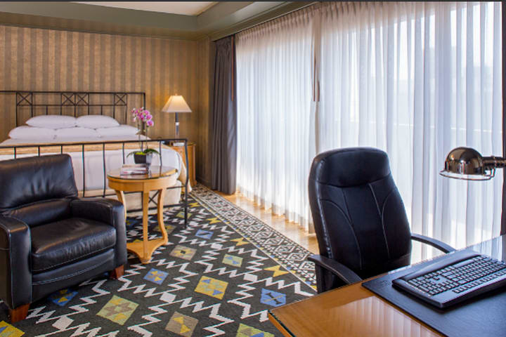 Guest rooms at Hyatt Regency San Francisco have flor-to-ceiling windows