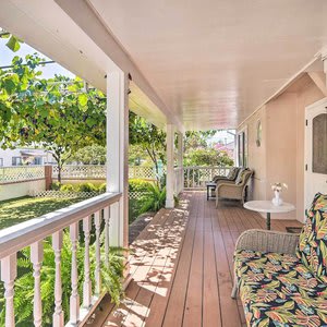 Pasadena Home w/ Grapevine Covered Porch!