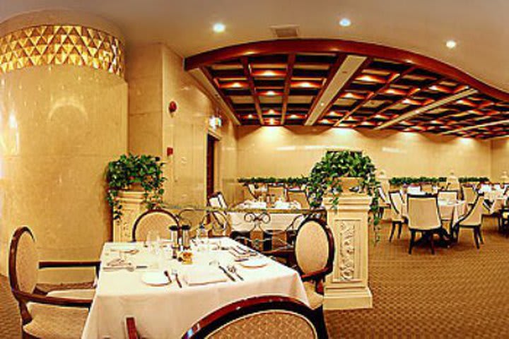 Restaurant at the Howard Johnson Plaza hotel in Shanghai