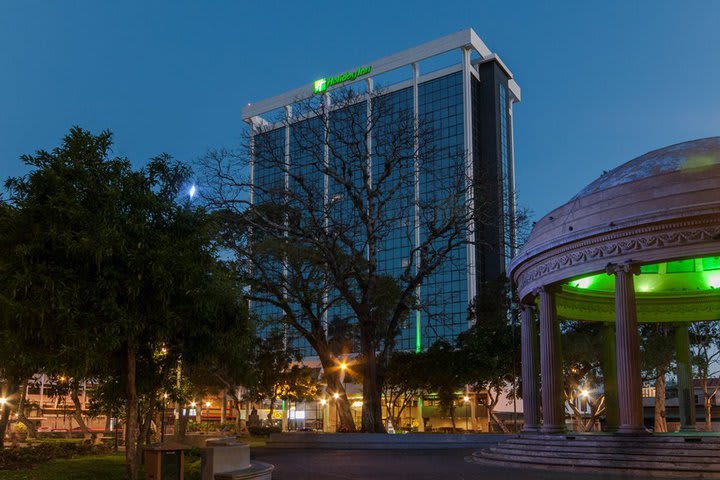 La propiedad se localiza justo frente al Parque Morazán