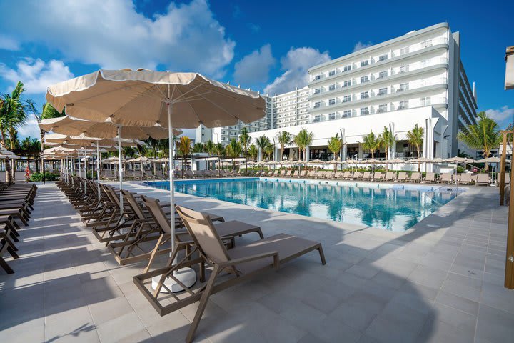 Sun loungers next to the pool