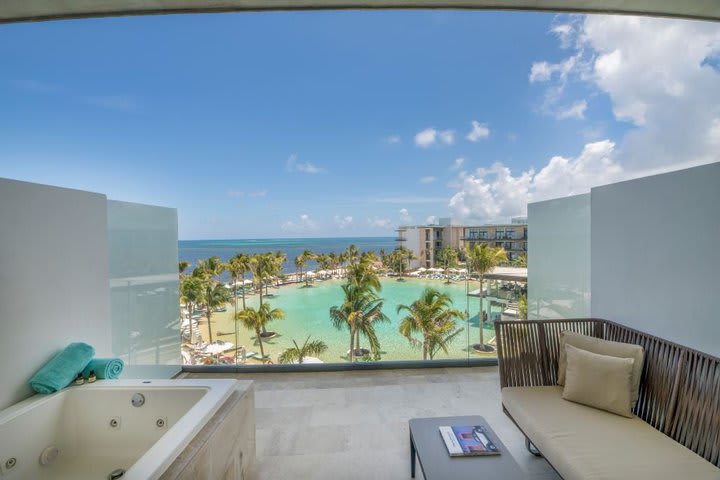 Jacuzzi in the balcony