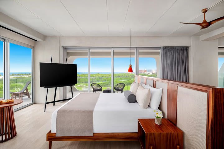 Vantage Club Master Suite Golf & Ocean View King Bed - VCMGV