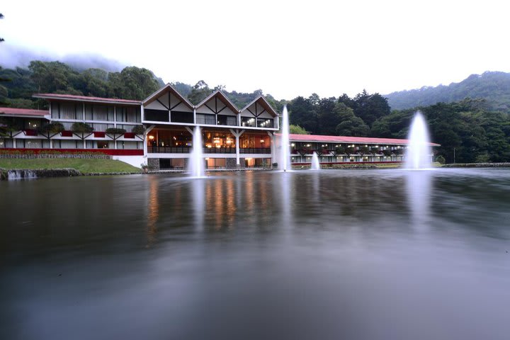 Lago en el hotel