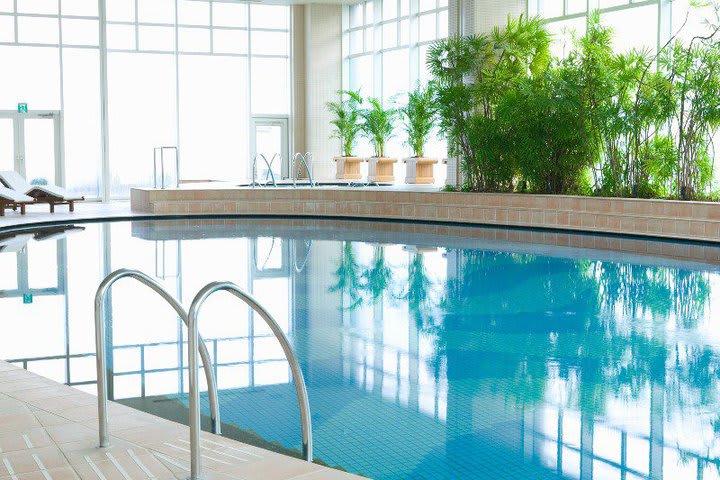 Indoor pool at Hotel Nikko Tokyo