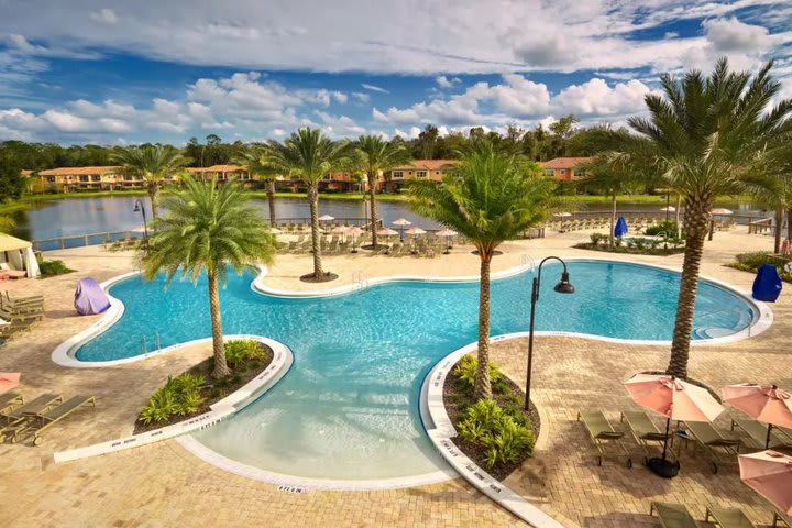 Piscina con entrada tipo playa