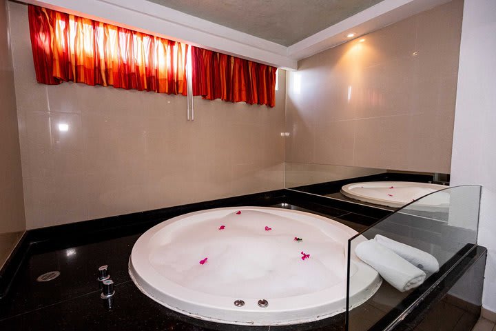 Jacuzzi en la habitación