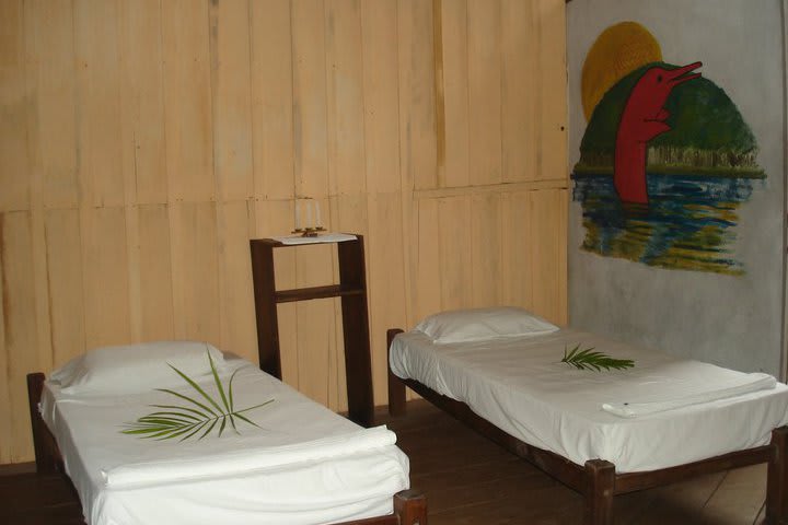 Habitación con dos camas en el hotel Malocas Jungle Lodge en Rio Preto da Eva