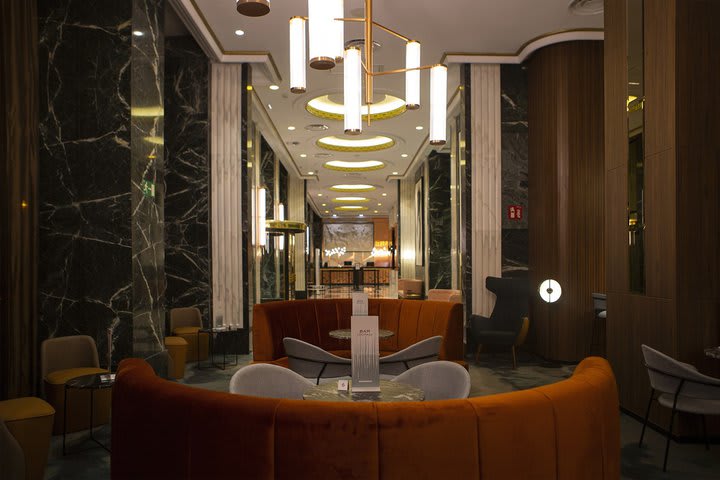 Lobby bar