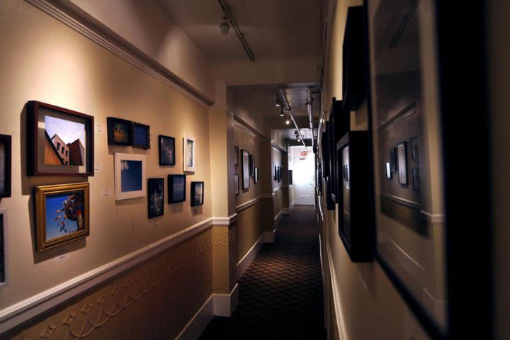 Los pasillos del Hotel Des Arts San Francisco funcionan como galería de arte