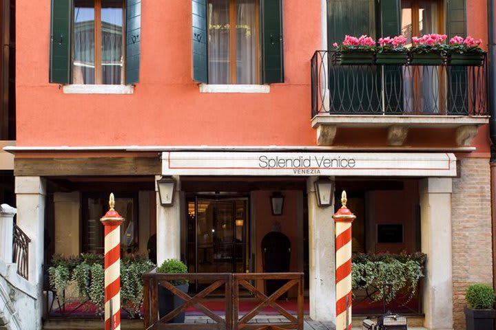 El hotel Splendid Venice posee un embarcadero privado