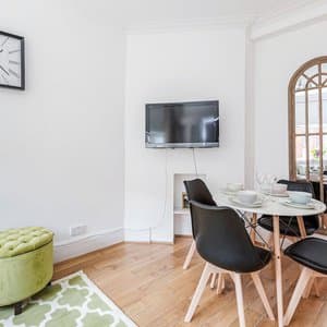 Trendy Covent Garden Apartment