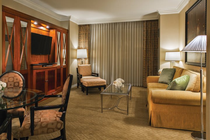 Signature Deluxe Suite