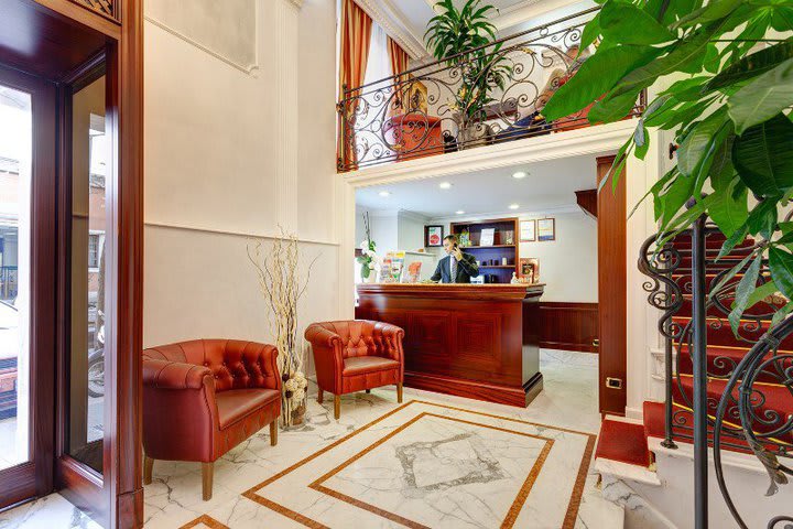 Lobby del hotel Best Roma en la ciudad de Roma