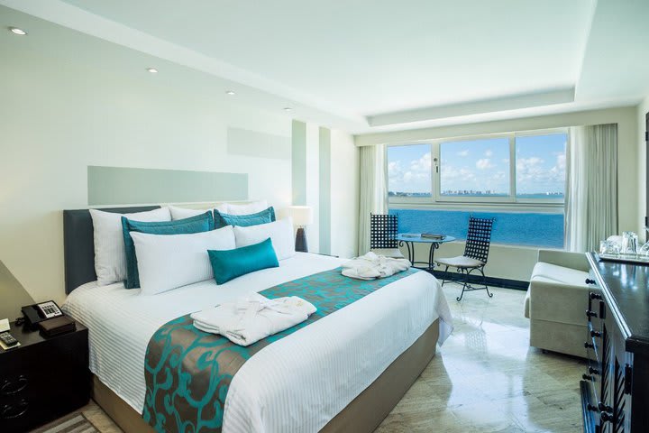 Oceanfront guest room