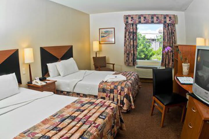 Sleep Inn Hotel Paseo Las Damas has guest rooms with two beds