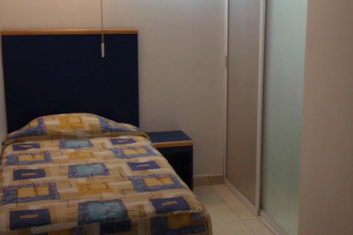 Guest room with a single bed