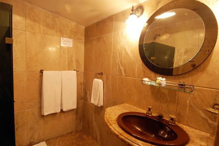 Baño en una habitación del Grande Hotel de Ouro Preto