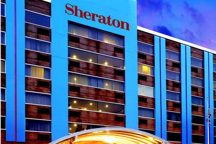 El hotel Sheraton At The Falls se ubica en Niagara Falls