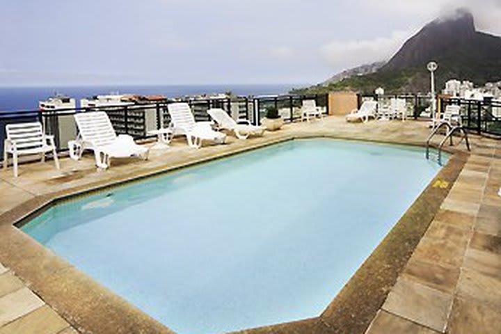 Mercure Rio de Janeiro Lablon Hotel has a swimming pool
