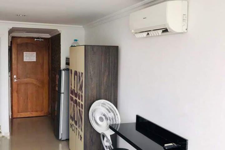 Studio with air conditioning and closet