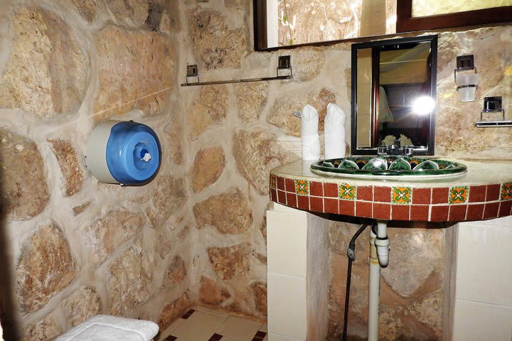 Baño de huéspedes