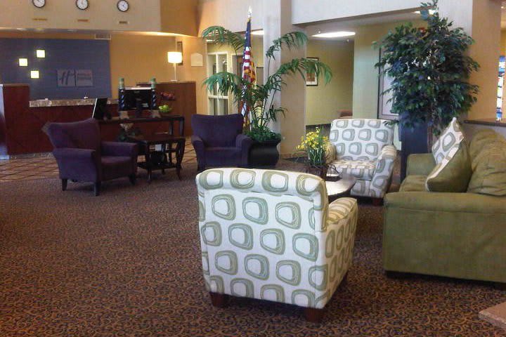 Lobby del Holiday Inn Express Hotel & Suites Henderson, hotel en Las Vegas