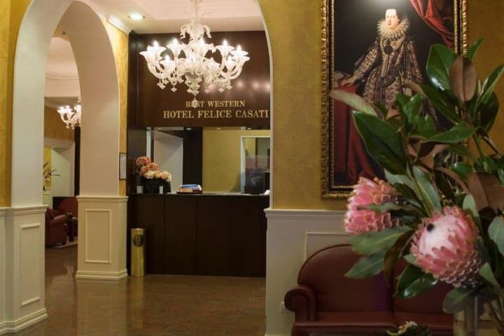 Recepción del Best Western Plus Felice Casati, hotel cerca de tiendas de moda en Milán