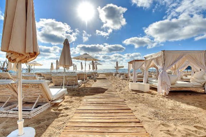 Ushuaïa Ibiza Beach Hotel está en la playa d'en Bossa