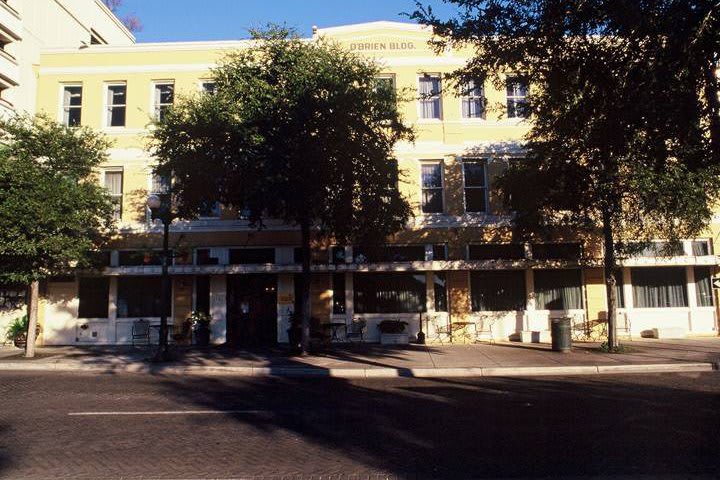 Vista frontal del O'Brien Historic Hotel, San Antonio