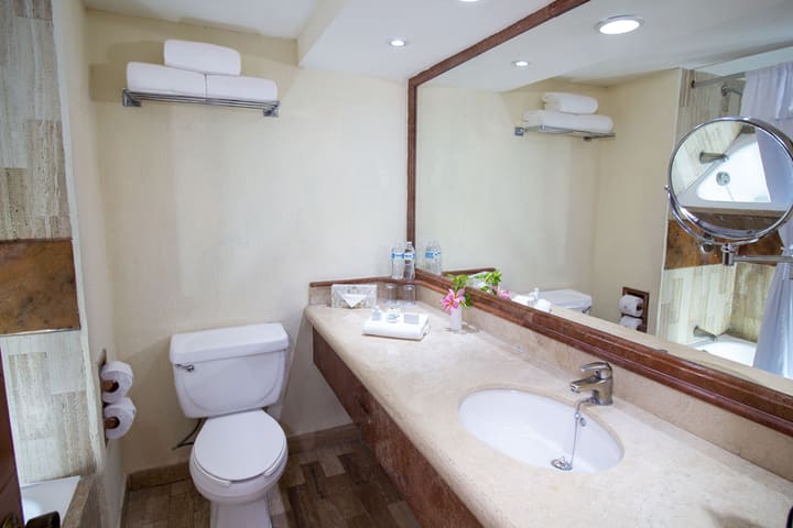 Private bathroom of a studio with kitchenette