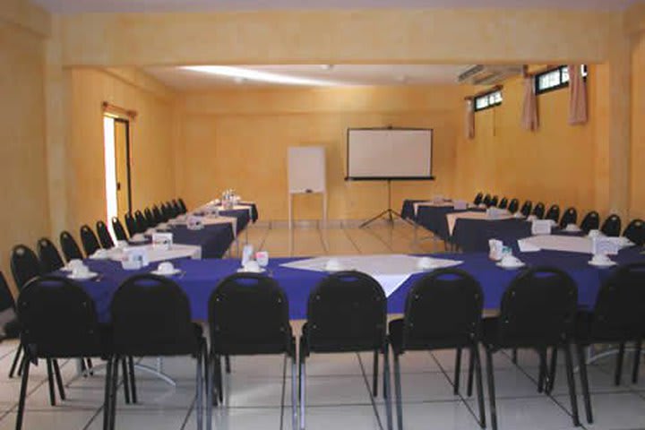 Parador de Manolos hotel has meeting rooms