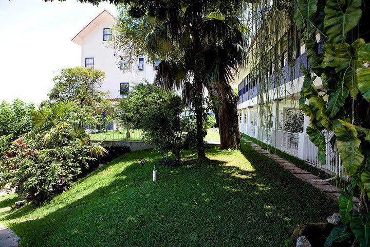 Área de jardines del Hotel Santa Teresa