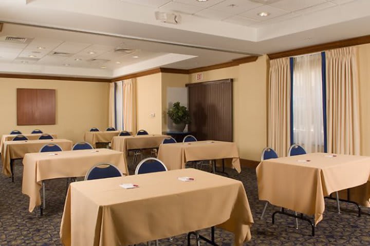 Salón de eventos del hotel Residence Inn by Marriott Airport en Orlando