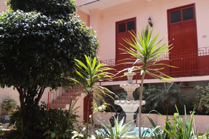 Patio interior del hotel San Ángel en Puebla