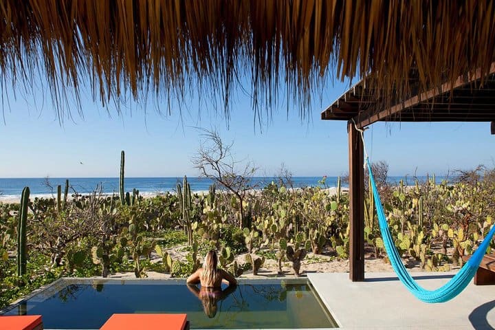 Pequeña piscina privada en la terraza