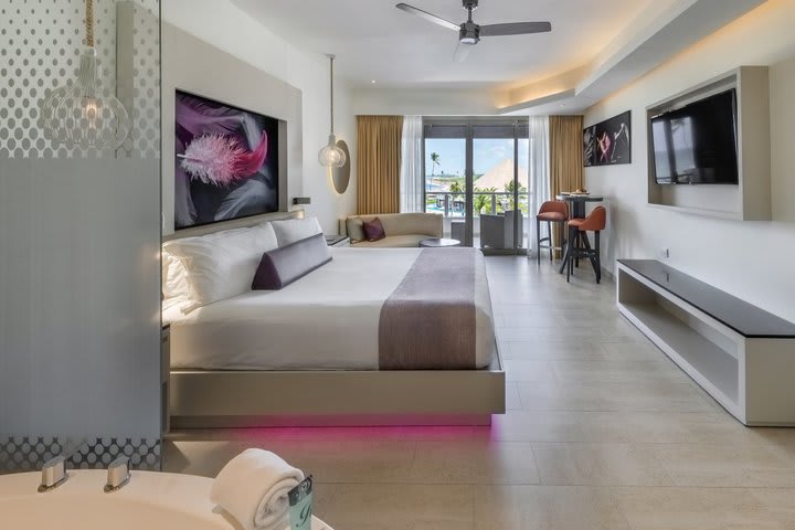 Img - Luxury junior suite ocean view Diamond Club