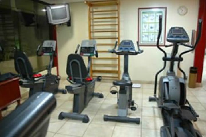 Naoum Plaza Brasilia has a fitness center